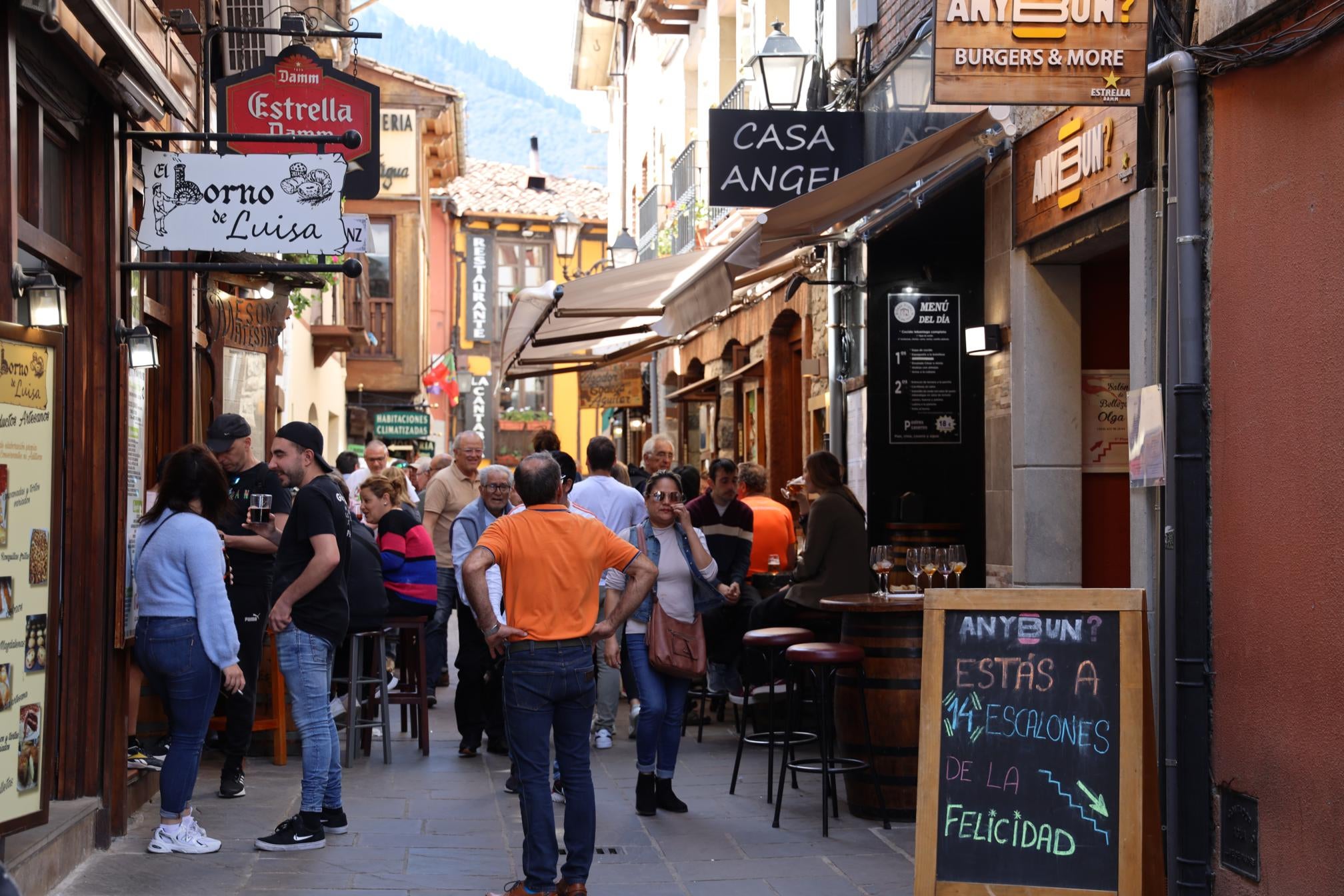 La calle Cántabra de Potes volvió a se una de las más visitadas