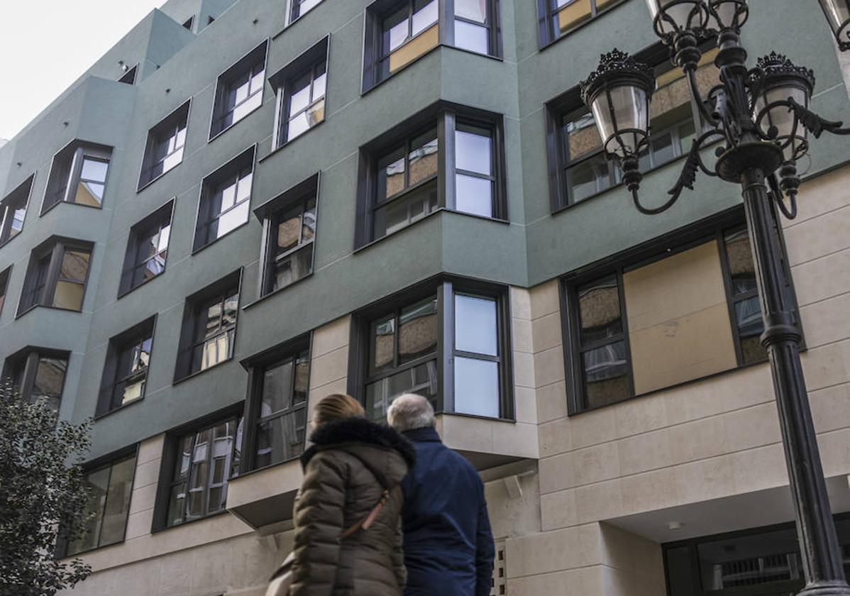 Las obras del edificio Kuo, concluidas a falta de transformar el bajo comercial en un supermercado