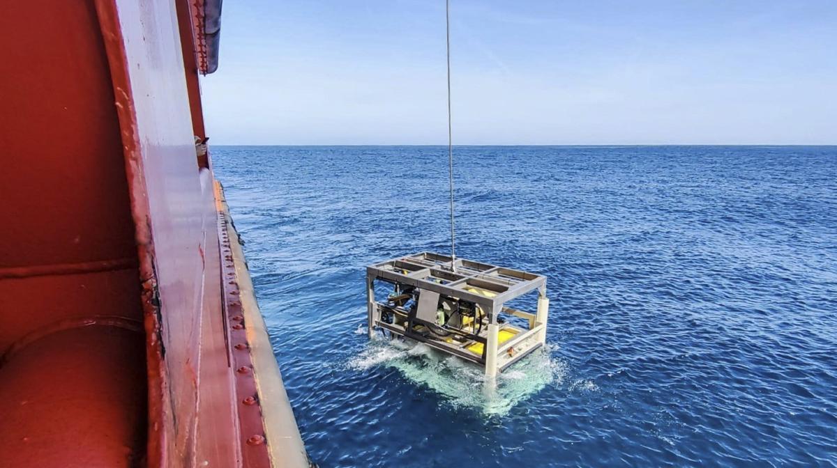 VÍDEO: El robot de Salvamento sigue buscando al marinero desaparecido