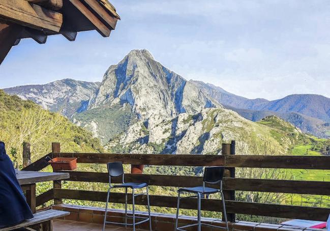 Vistas de Peña Ventosa desde el albergue de Cabañes (Cillorigo de Liébana), donde termina la segunda etapa.