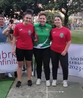 Imagen secundaria 2 - Los jugadores de primera, segunda y categoría femenina depararon un espectáculo extraordinario con muchas tiradas logrando la máxima puntuación. 