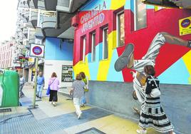 La Casa de la Juventud de Torrelavega está situada en la céntrica calle Joaquín Cayón.