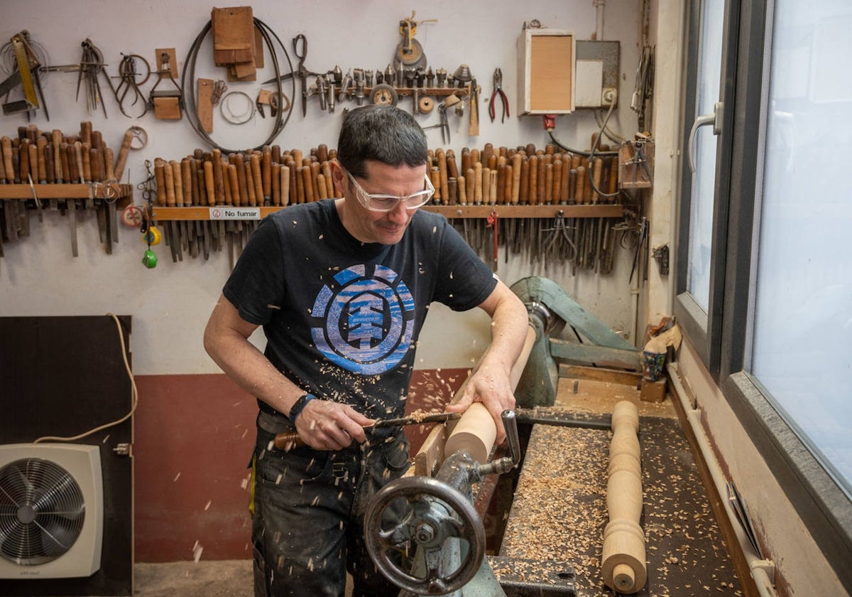 El taller del tornero Leandro Postigo, en imágenes