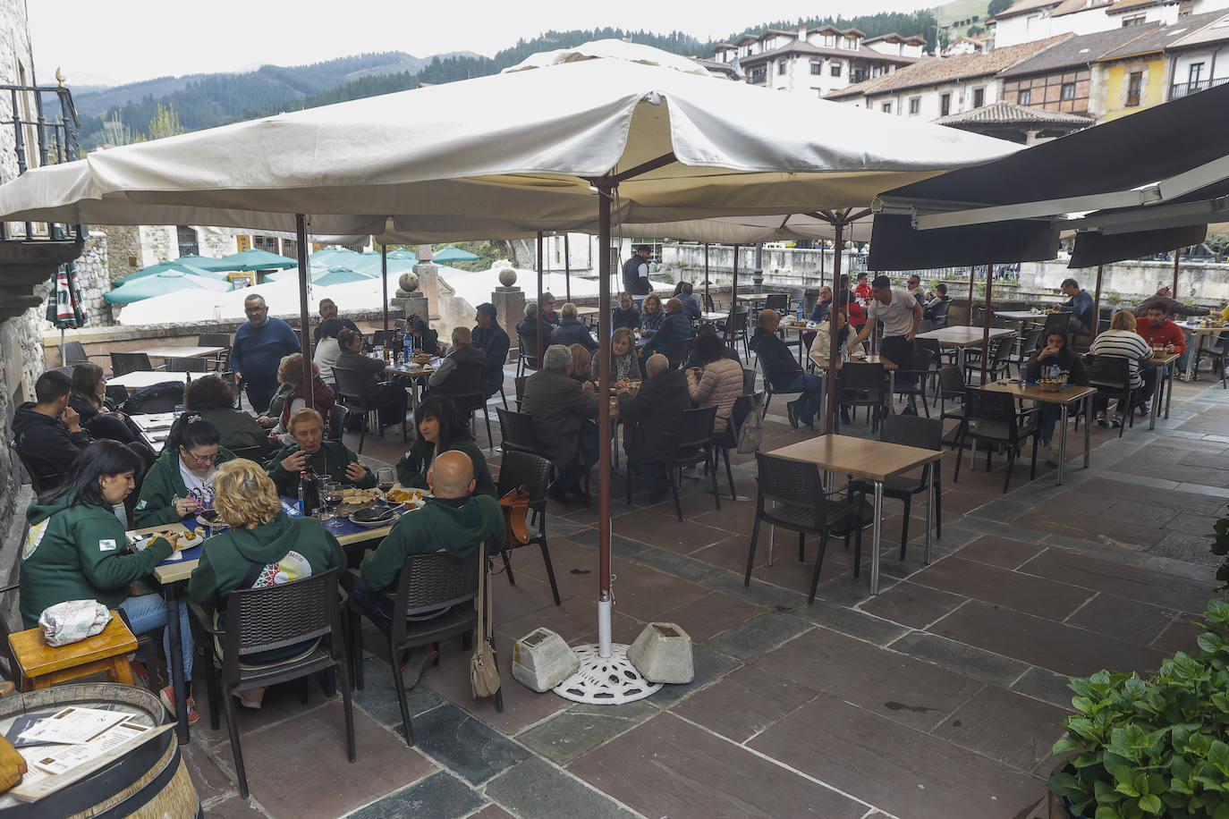 La presencia de visitantes y peregrinos en Potes y su comarca es menor de la esperada antes de la apertura de la Puerta del Perdón este domingo