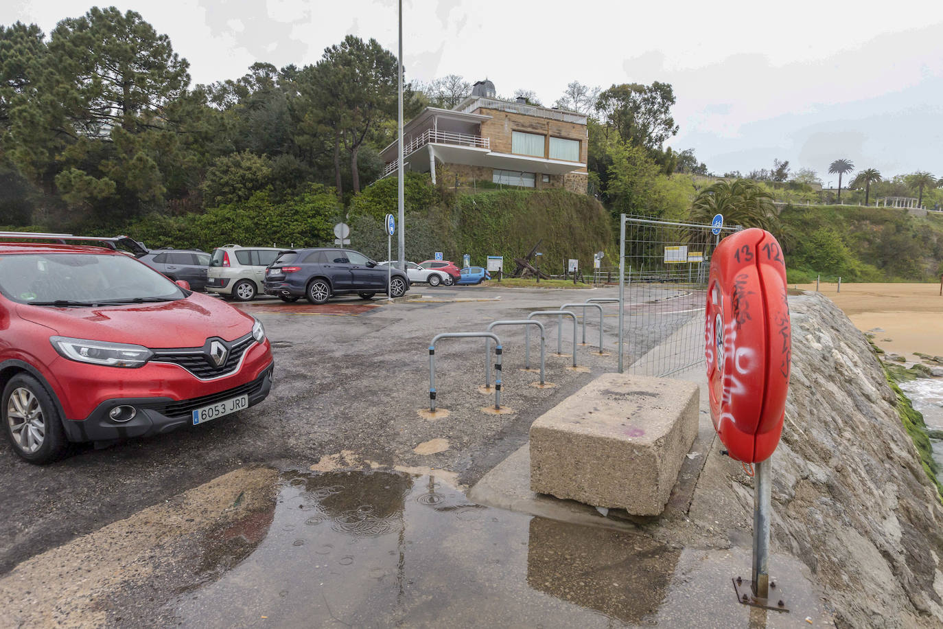 Esta zona iba a ser urbanizada a raiz del mundial de vela de 2014 y la obra aún no ha sido abordada