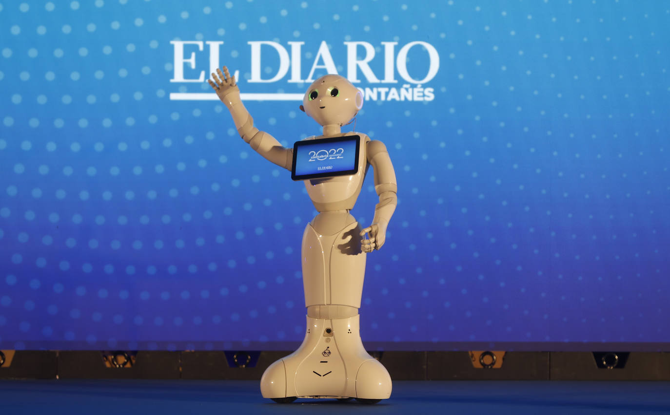 El robot 'Roboto' fue uno de los presentadores del acto.