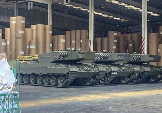 Imagen de tres de los seis tanques Leopard que serán enviados a Ucranía.