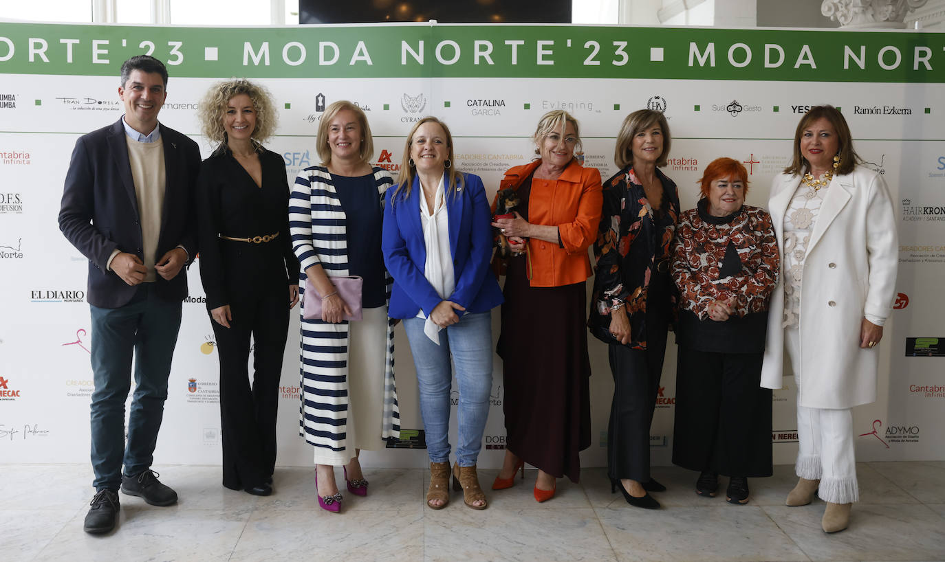 Daniel Fernández, Virgina Martínez, María José González Revuelta, Isabel Urrutia, Concha González Muriedas, Juli Díez, Rosa Pereda y Ana María Fernández.