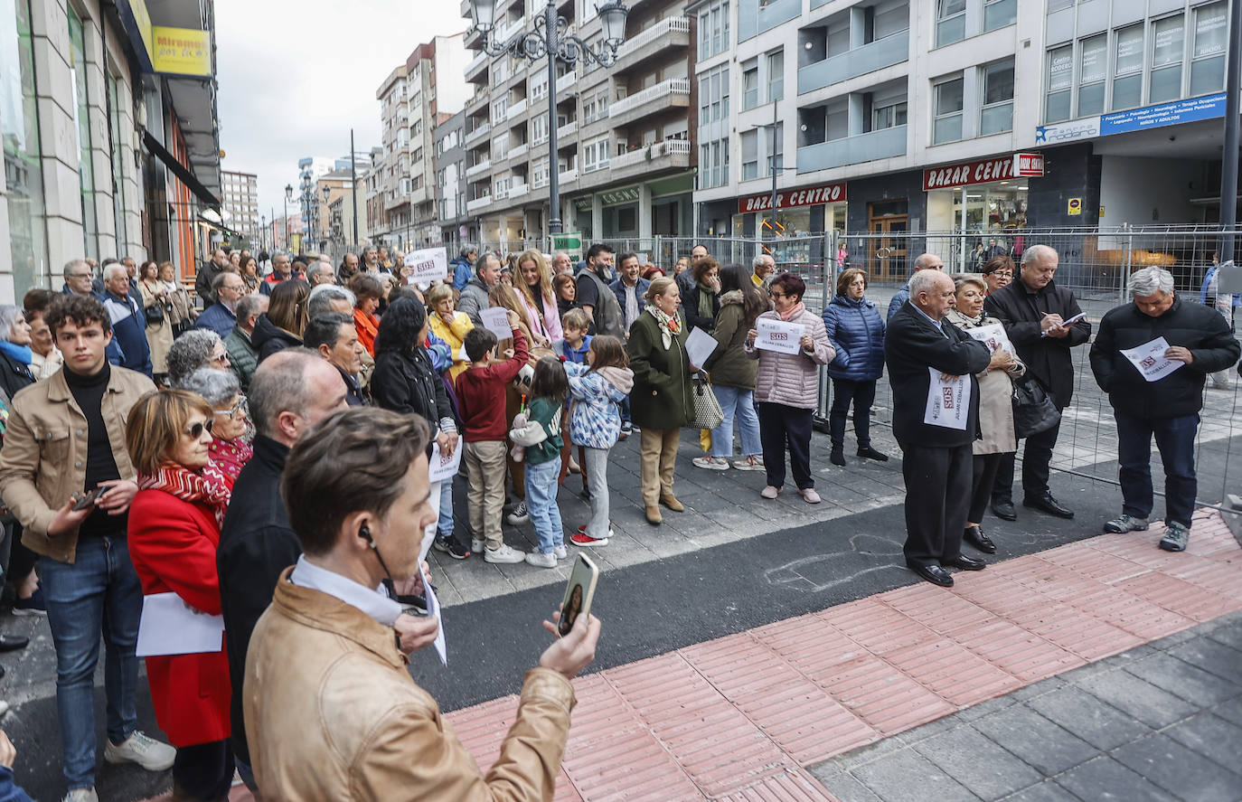 Grupo de participantes en la protesta.