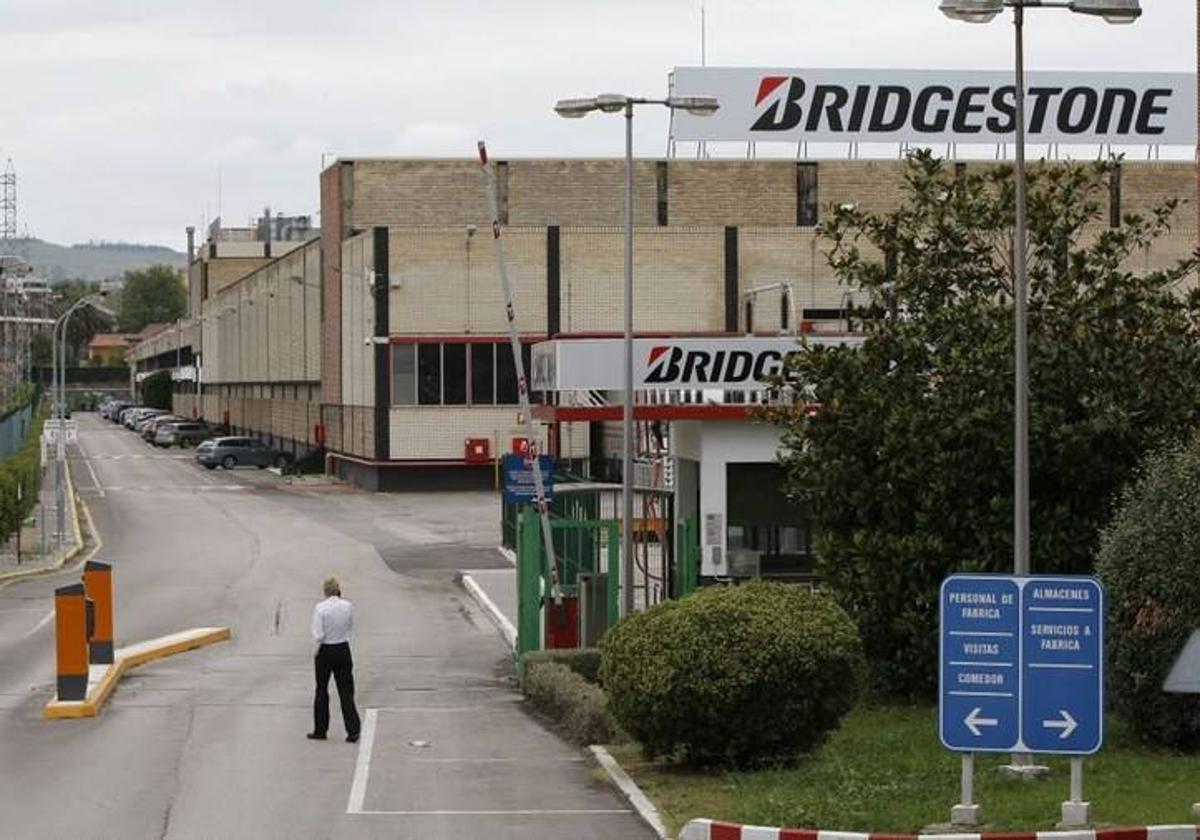 Entrada de la empresa Bridgestone situada en Puente San Miguel.