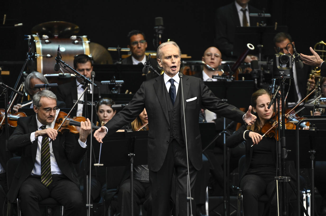 Josep Carreras en plena actuación.