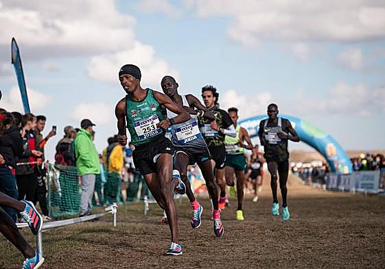 Thierry Ndikumwenayo, durante una de las pruebas de cross en las que este año ha sido el auténtico dominador.