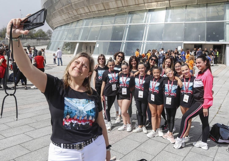 El Club Rítmica Gim Vanes Sport se hace un selfie