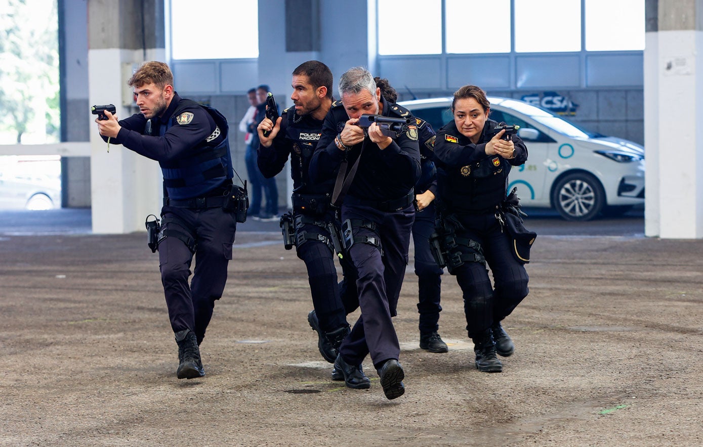 En la simulación participaron agentes de toda Cantabria, desde Castro Urdiales, Bezana o Santander, entre otros muchos. 