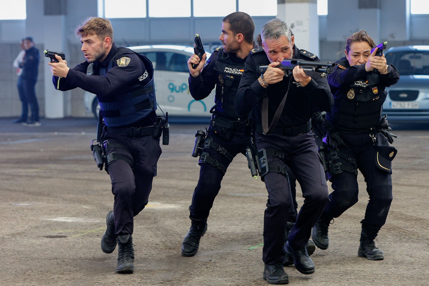 Las órdenes, los gritos y los disparos de fogueo estuvieron presentes durante los cerca de 10 minutos de simulacro. 