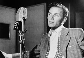 Retrato de Frank Sinatra en el Liederkranz Hall de Nueva York, circa 1947.