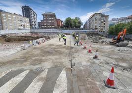 Imagen del eje central que divide las anteriores parcelas de Puertochico donde se suceden ya los diversos trabajos de implantación.