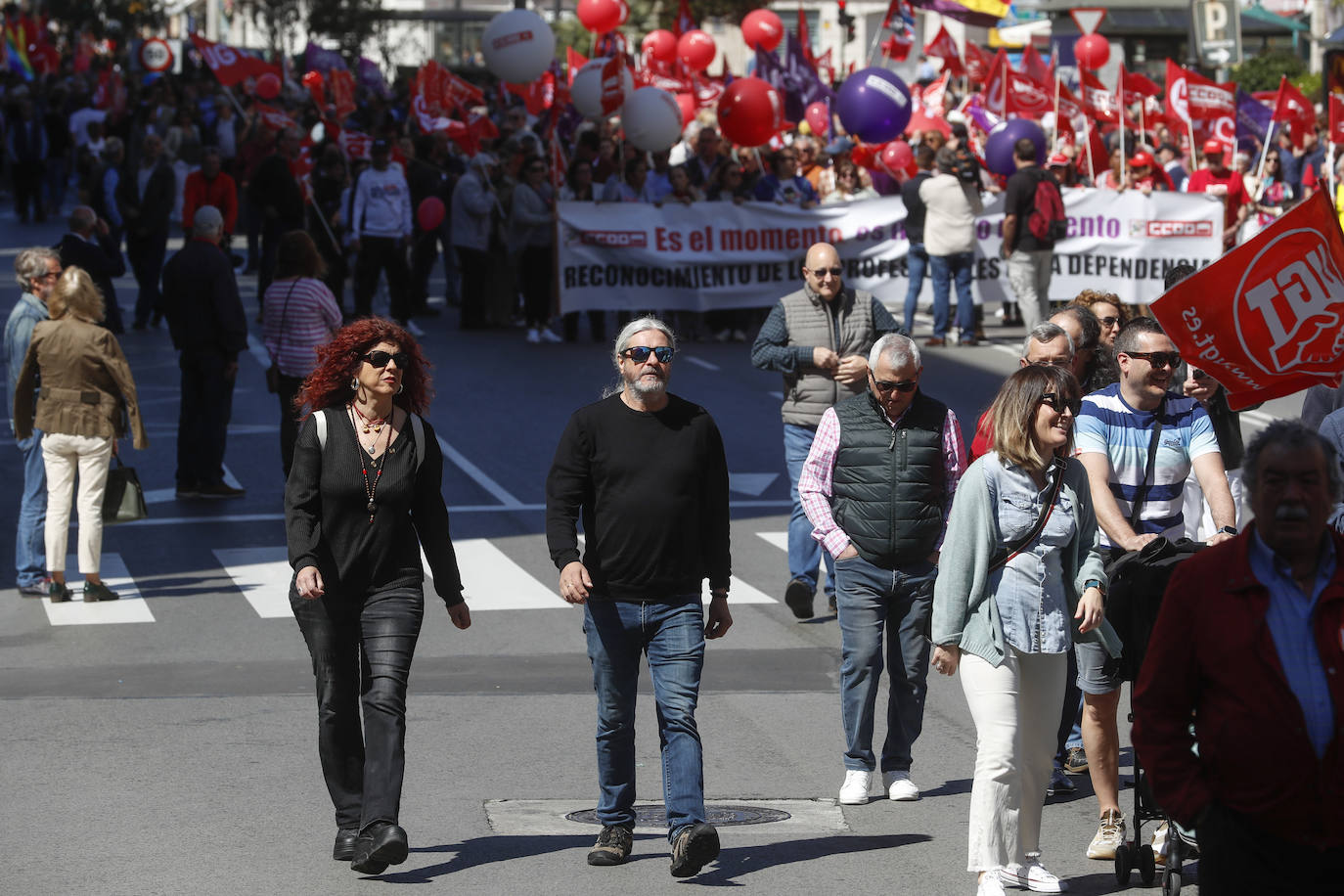 Los manifestantes han hecho una única parada a la altura de la Delegación del Gobierno.