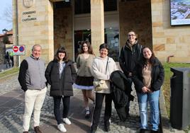 Alumnos y participantes en una de las rutas oníricas piloto para la presente edición en Santillana.