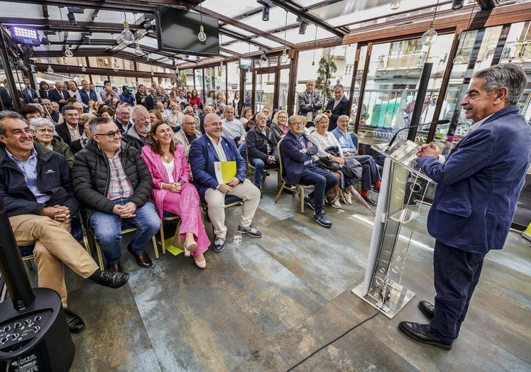 El presidente de Cantabria, Miguel Ángel Revilla, durante su intervención en el acto celebrado en Laredo.