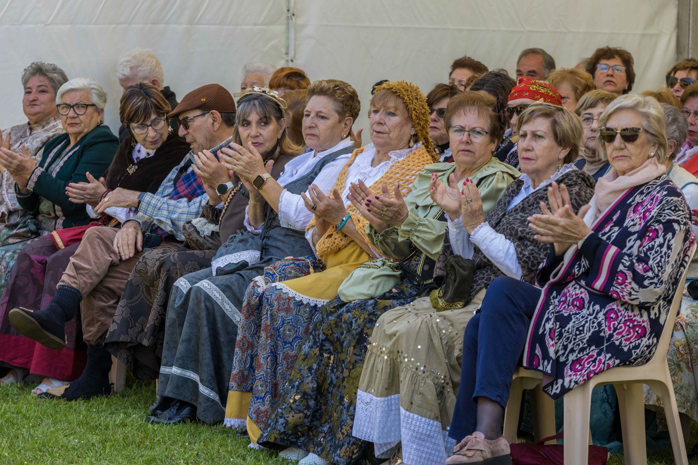 La afluencia de público, con o sin traje, fue numerosa