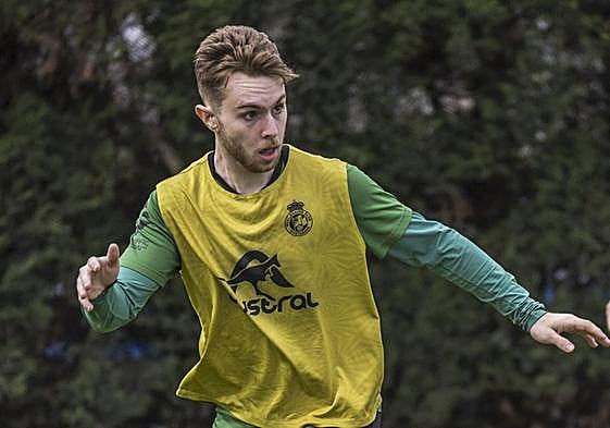 Gerard Fernández 'Peque', en un entrenamiento en las instalaciones Nando Yosu de La Albericia.