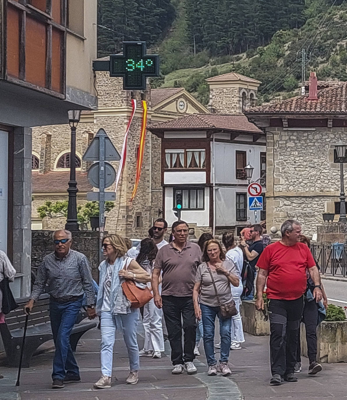 34 grados en Potes a última hora de la mañana.