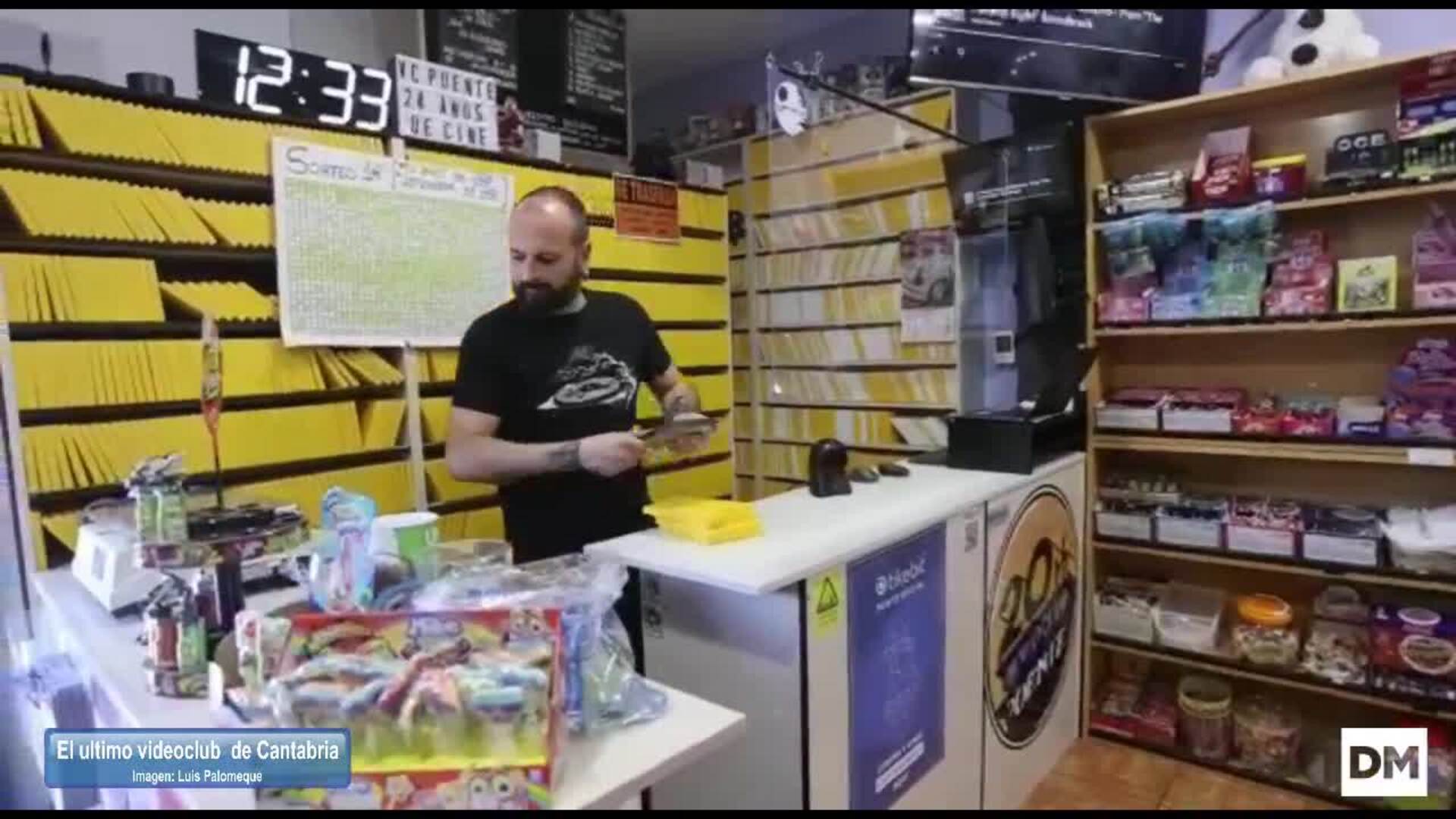 Cierra el videoclub Puente, el último de Cantabria