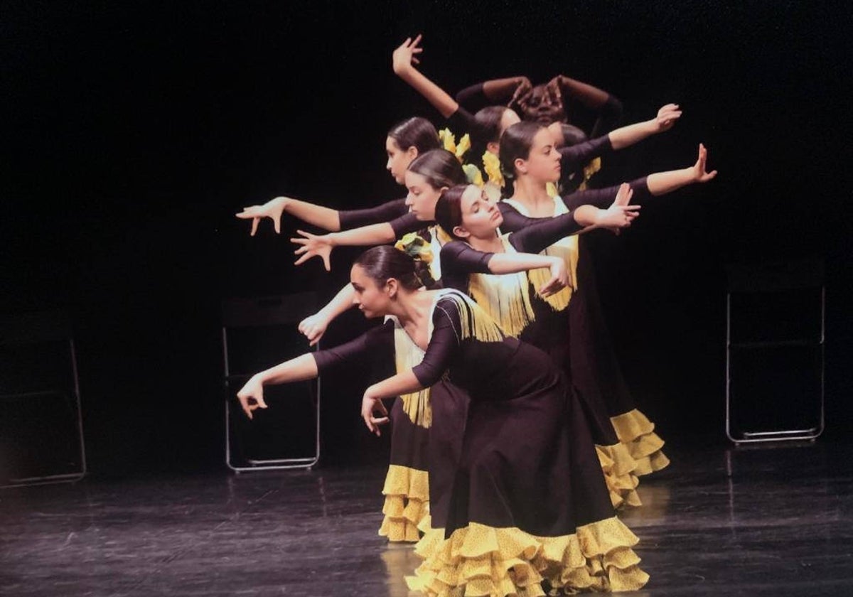 Grupo de flamenco, de la Escuela de Danza de Elisa Urbina, en la final de del Concurso Nacional de Danza, en Tarragona.