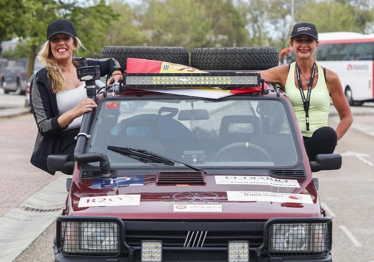 Nos apuntamos al Panda Raid sin saber muy bien lo que era ni lo que tendríamos que hacer. El día antes de salir de Santander Alberto Aja nos hizo esta foto en el aparcamiento de los Campos de Sport. La aventura estaba a punto de comezar. Teníamos que llegar a Almería para allí coger un ferry que nos llevaría a Nador.