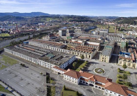 Vista aérea del complejo industrial de Sniace, donde Copsesa y RIC Energy quieren construir una fábrica de hidrógeno verde.