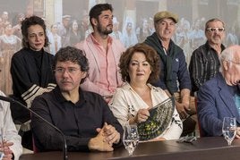 Los cantantes cántabros Manuel de Diego y Marina Pardo, durante la presentación de la zarzuela que se ofrece este fin de semana.