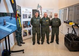 Agentes de la unidad especializada Tedax de la Guardia Civil, en la presentación de la exposición del 50 aniversario