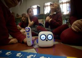 Robot con el que aprende el alumnado de Primaria de un centro educativo de Murcia dentro del programa de 'Codigo Escuela 4.0.'.