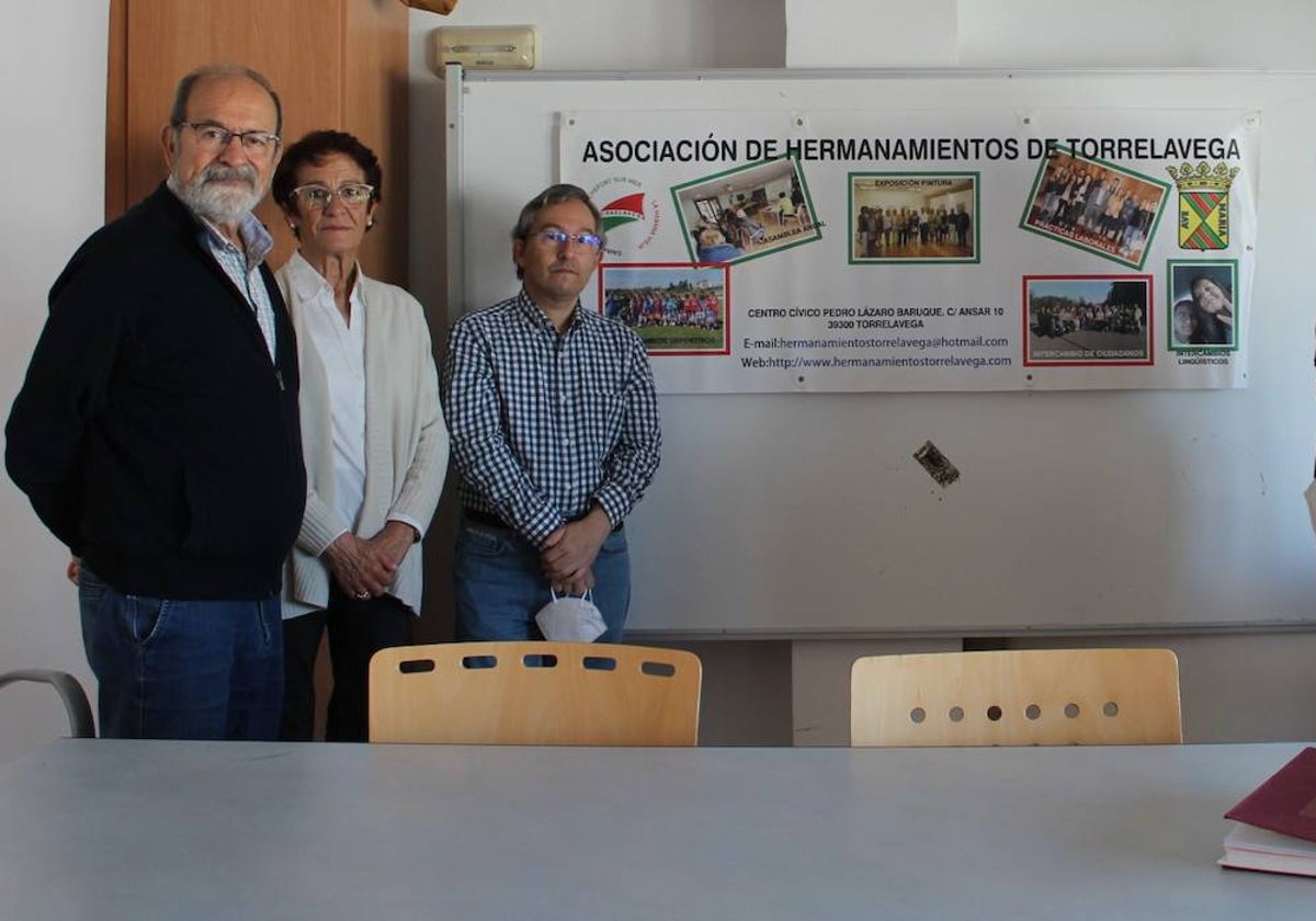Imagen de la junta directiva saliente, tras más de cuatro décadas en la agrupación.