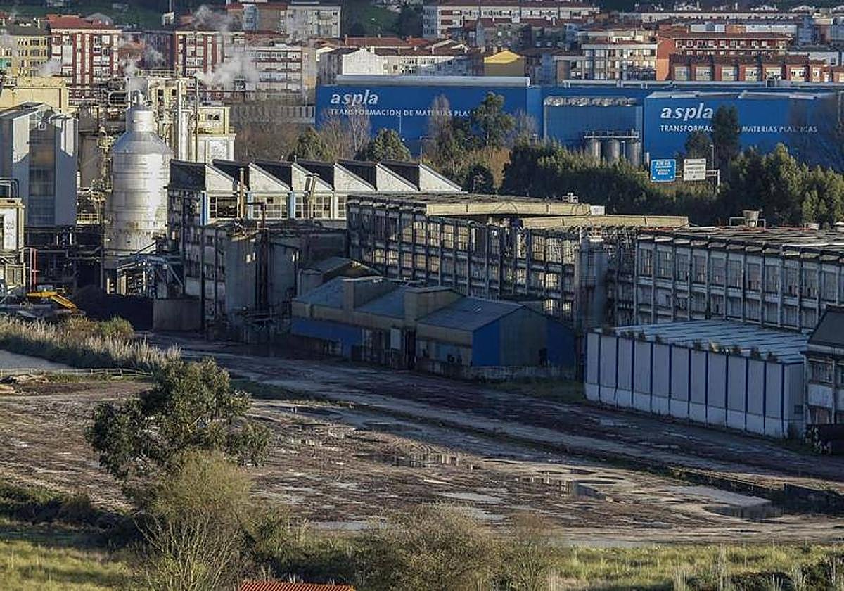 Zona de la factoría de Sniace donde se almacenaba la madera.