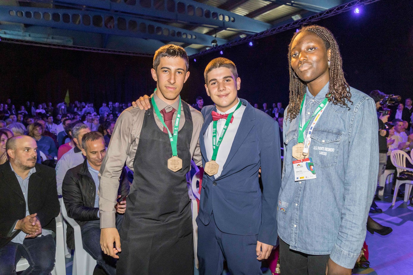 En Servicios de Restaurante y Bar, se alzó con el oro  Adame Thior, alumna del IES Fuente Fresnedo, y le acompañaron en el podio Carlos Martín Moreno, del IES Peñacastillo, y Carlos Gómez Pardo, también alumno del IES Peñacastillo. 