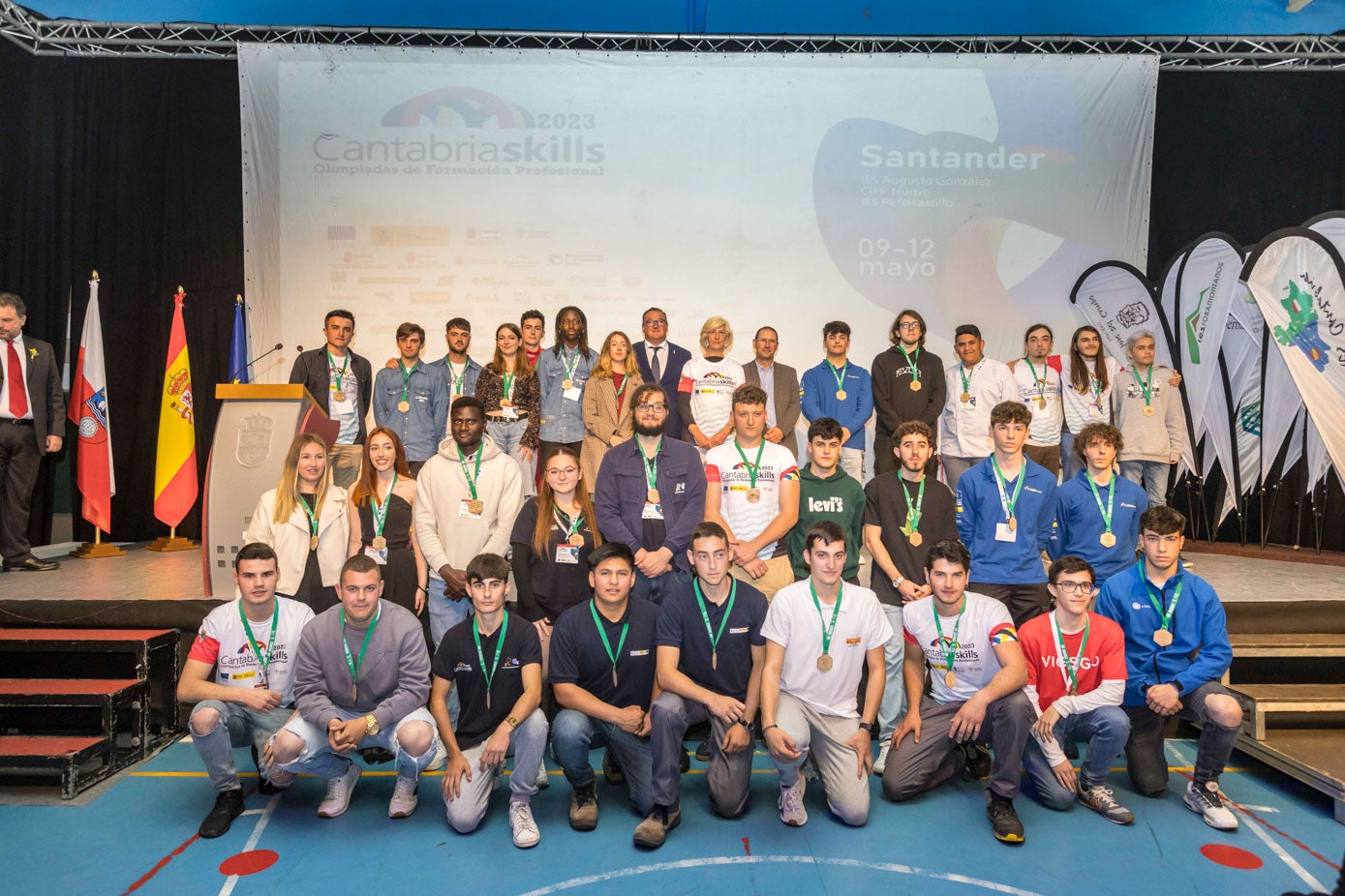 Foto de familia del equipo olímpico de Formación Profesional que representará a Cantabria en la 'Spain Skills 2023', que se celebra en Madrid en enero de 2024. 