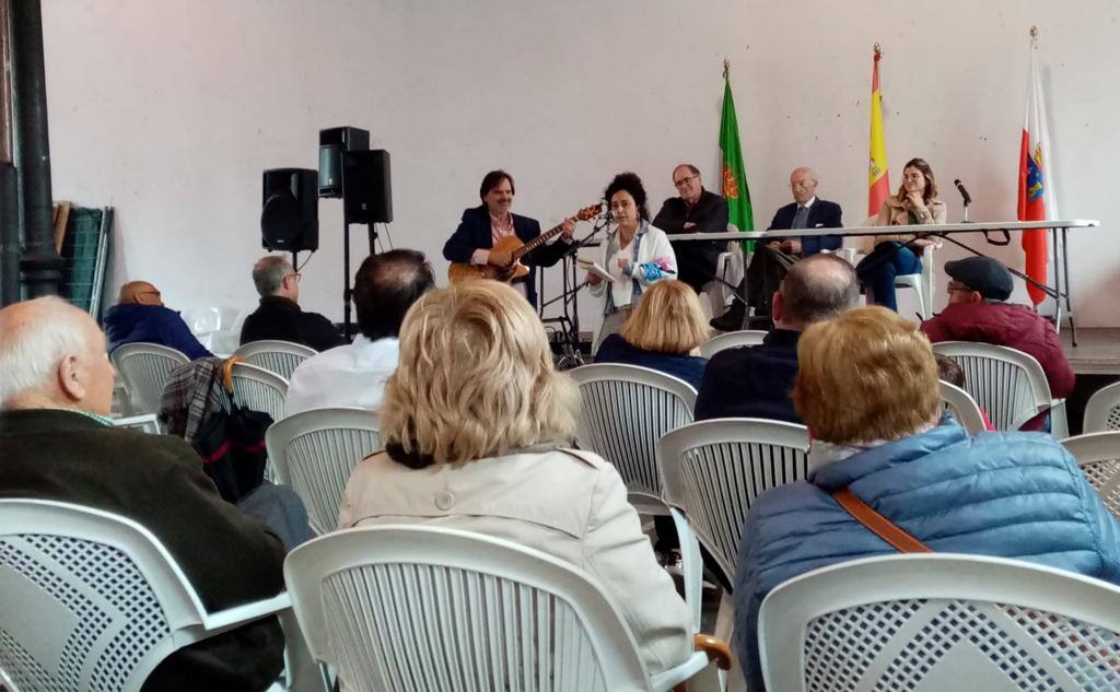 La Segunda Semana del Libro acogió recitales de poesía y conferencias en la Biblioteca Jerónimo Arozamena de Sarón. 