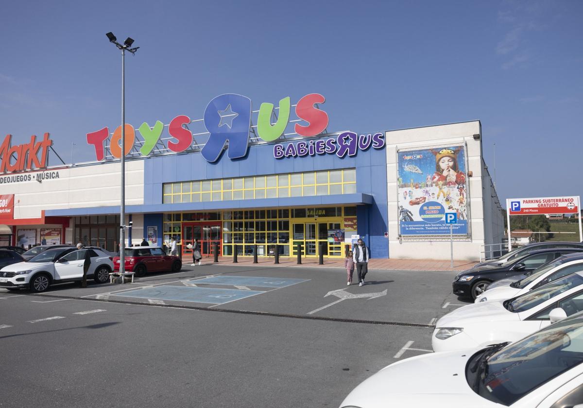 Tienda ya cerrada de Toys R Us donde IKEA abrirá su nuevo espacio de planificación en otoño.