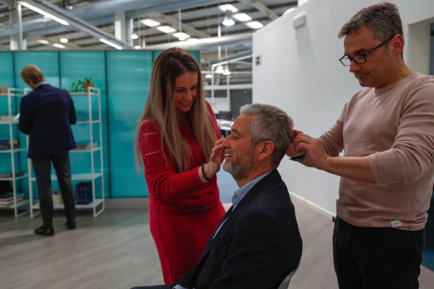 Javier Ceruti también pasó por la sesión de maquillaje.