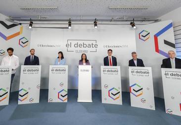 Choque entre Igual y el resto de aspirantes en un debate centrado en las playas y la basura