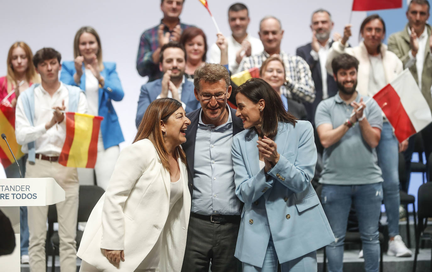 Feijóo ha insistido en pedir el voto para que María José Sáenz de Buruaga sea la presidenta regional y también Gema Igual repita como alcaldesa de Santander. «Ya es hora que en Cantabria manden dos mujeres»,