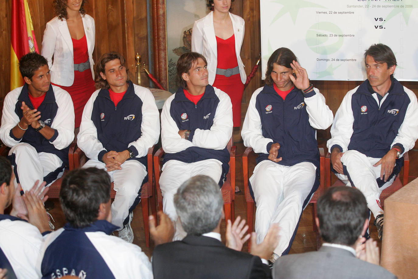 El equipo español de la Copa Davis en Santander en 2006. De izquierda a derecha, Fernando Verdasco, David Ferrer, Tommy Robredo, Rafa Nadal y Emilio Sánchez Vicario. 