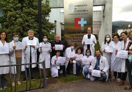 Profesionales de los SUAP, con su sonora pitada frente al Gobierno de Cantabria