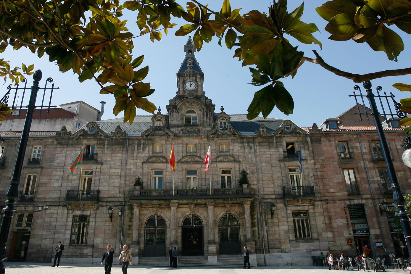 El Palacio municipal, construido entre 1890 y 1906, es uno de los edificios más singulares y valiosos del patrimonio de Torrelavega.