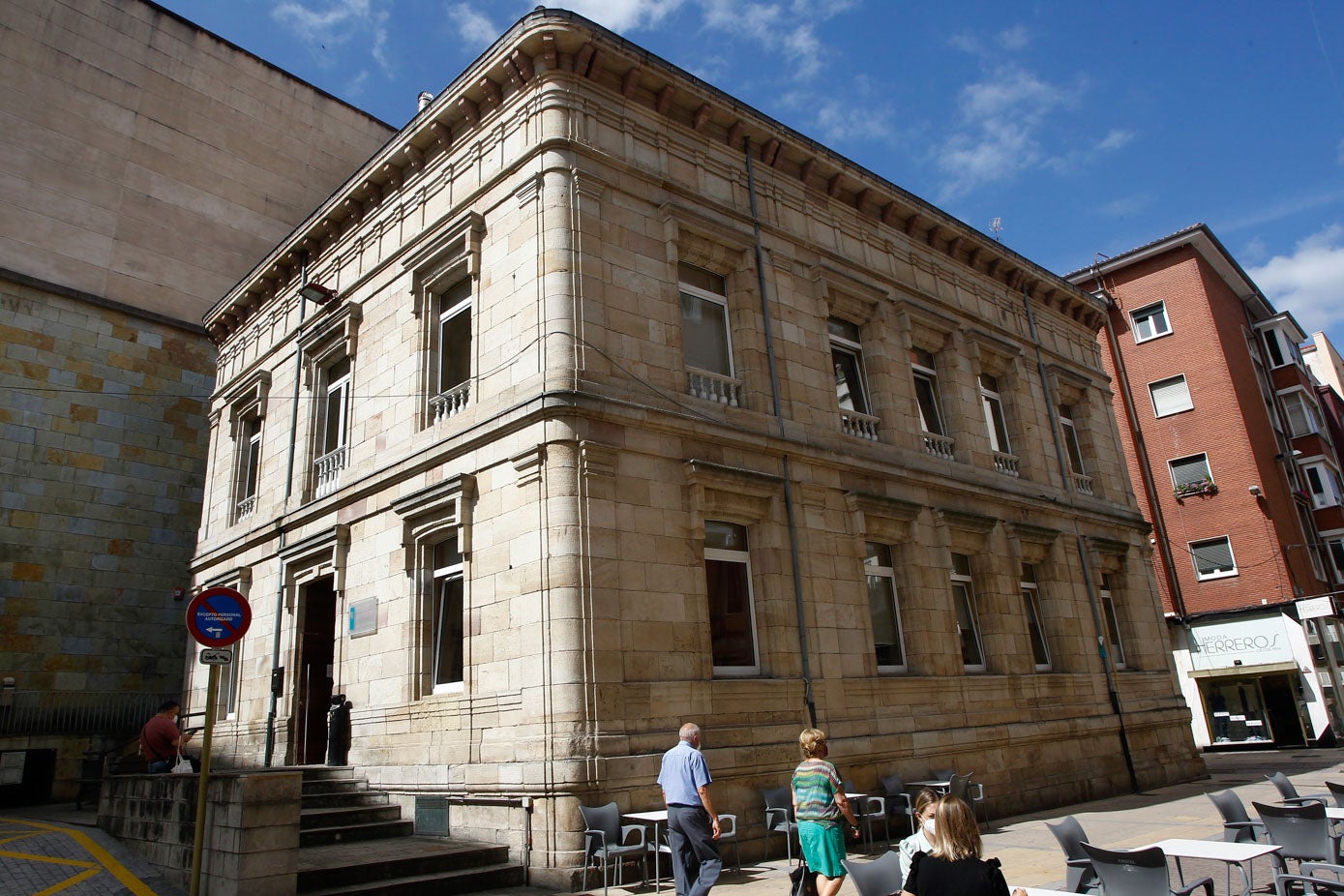 La Biblioteca Popular Gabino Teira se construyó en 1927.