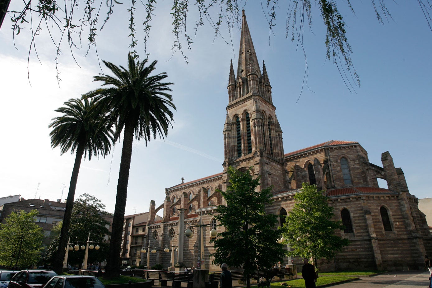 El estilo neogótico de la Iglesia de Nuestra Señora de la Asunción se erige como uno de los grandes reclamos de Torrelavega desde finales del siglo XIX. 