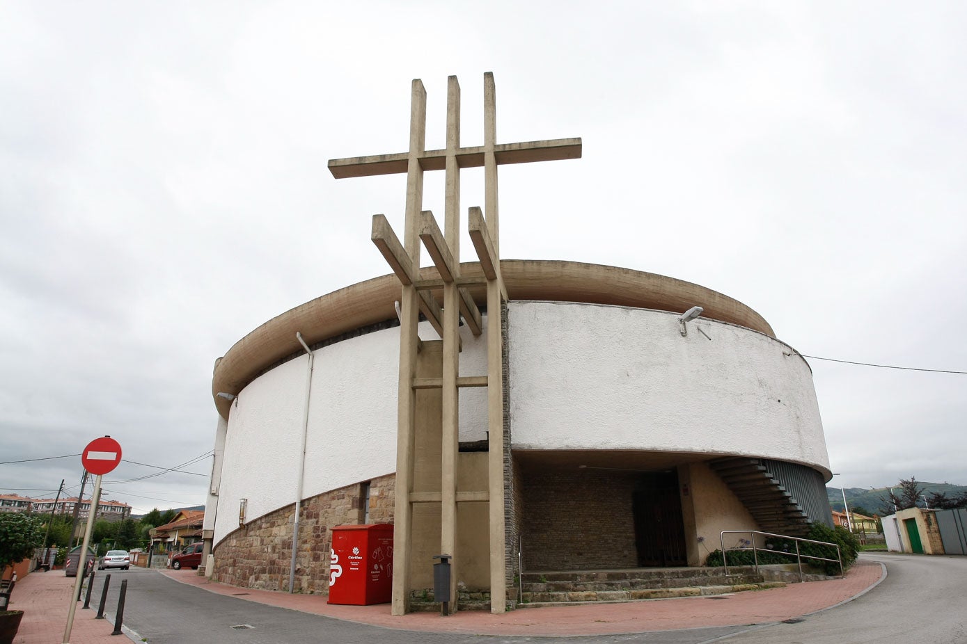 Iglesia Parroquial de Campuzano, construida en 1965.