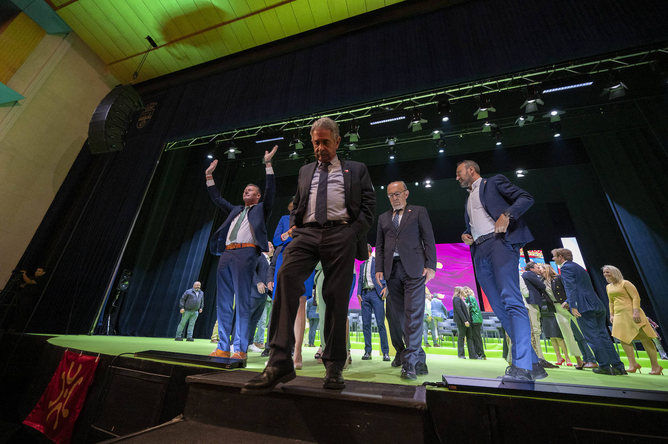 Guillermo Blanco, Javier López Marcano y Javier López Estrada acompañan a su jefe de filas tras el acto.